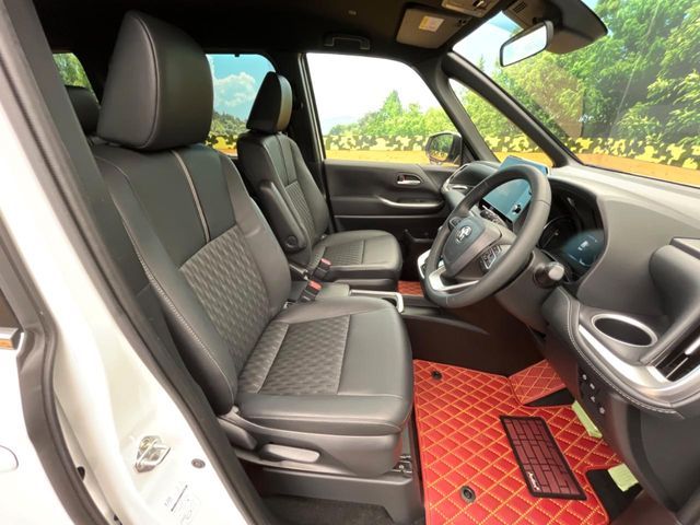 TOYOTA NOAH HYBRID 2024