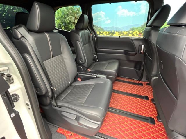 TOYOTA NOAH HYBRID 2024