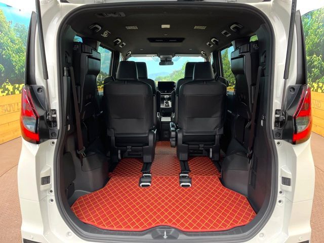 TOYOTA NOAH HYBRID 2024