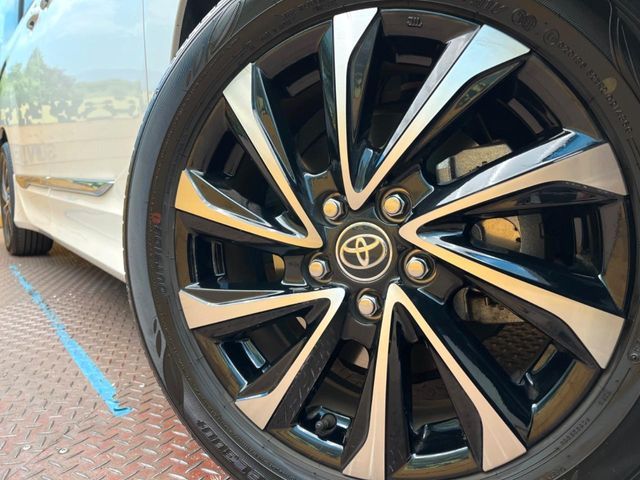 TOYOTA NOAH HYBRID 2024