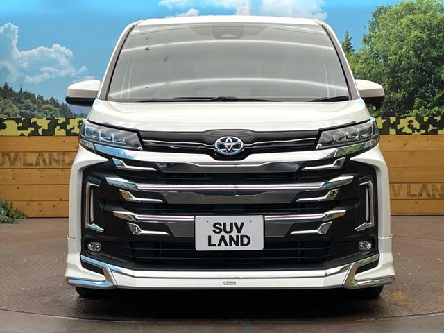 TOYOTA NOAH HYBRID 2024