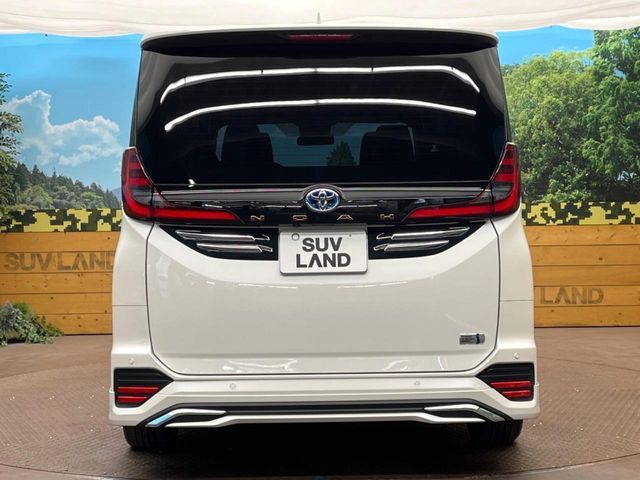 TOYOTA NOAH HYBRID 2024