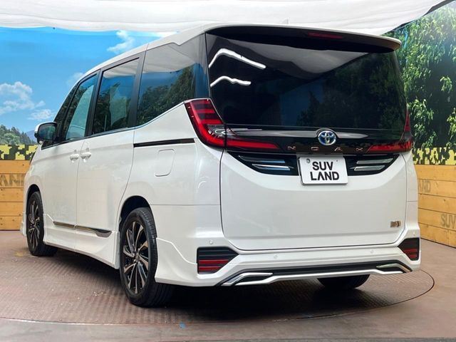 TOYOTA NOAH HYBRID 2024