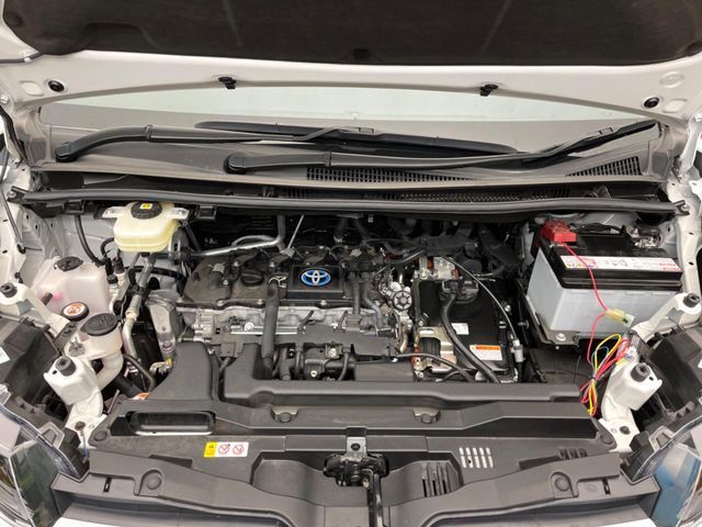 TOYOTA NOAH HYBRID 2024