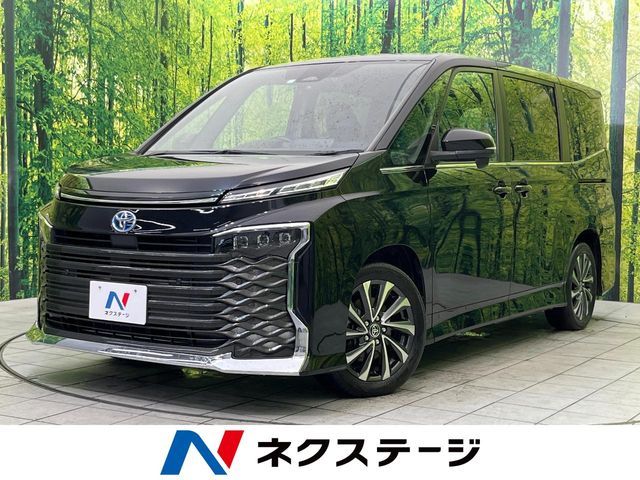 TOYOTA VOXY HYBRID 2023