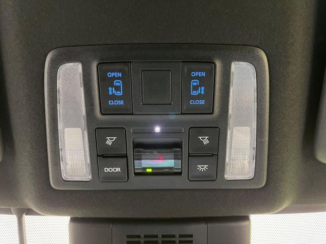 TOYOTA VOXY HYBRID 2023