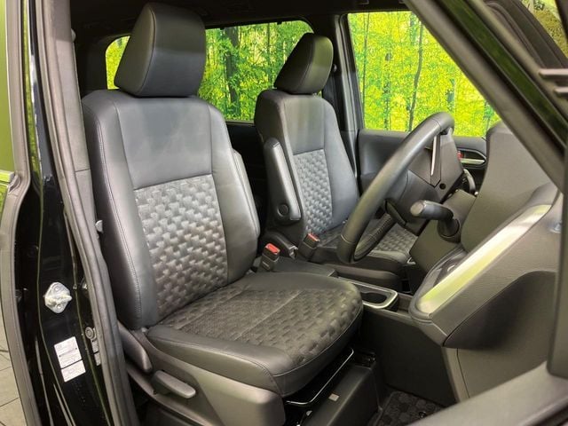 TOYOTA VOXY HYBRID 2023