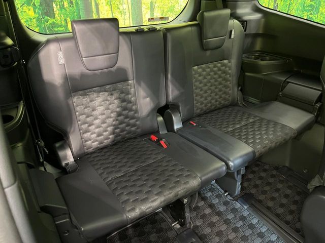 TOYOTA VOXY HYBRID 2023