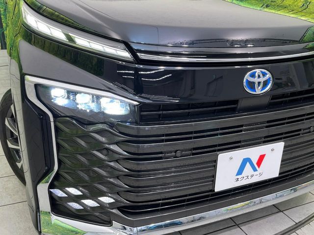 TOYOTA VOXY HYBRID 2023