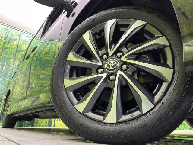 TOYOTA VOXY HYBRID 2023