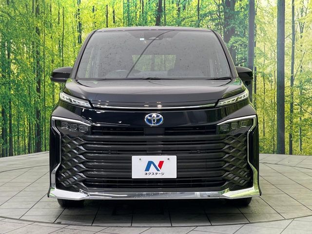 TOYOTA VOXY HYBRID 2023
