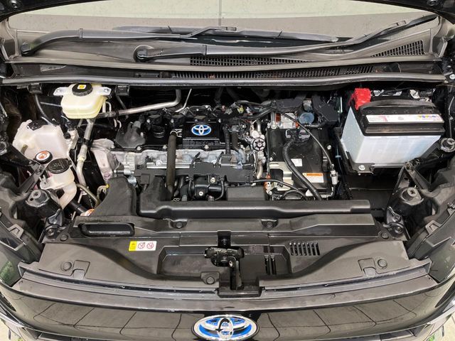 TOYOTA VOXY HYBRID 2023