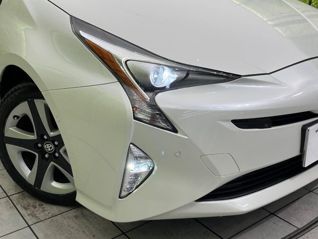 TOYOTA PRIUS 2016