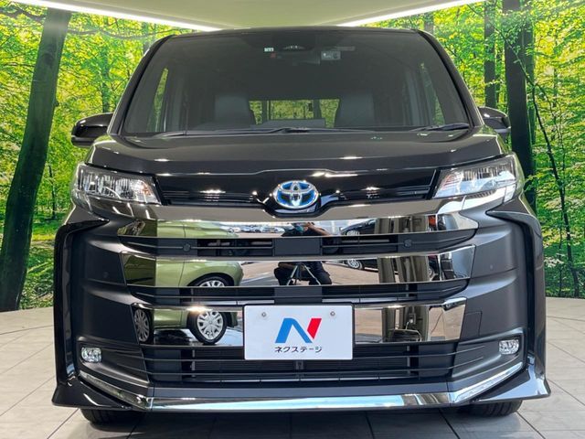 TOYOTA NOAH HYBRID 2022
