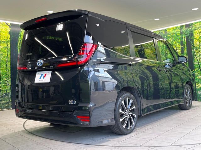 TOYOTA NOAH HYBRID 2022