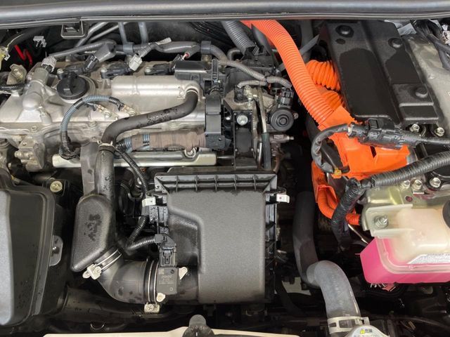 TOYOTA ESQUIRE HYBRID 2015