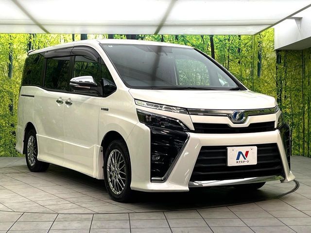 TOYOTA VOXY HYBRID 2018