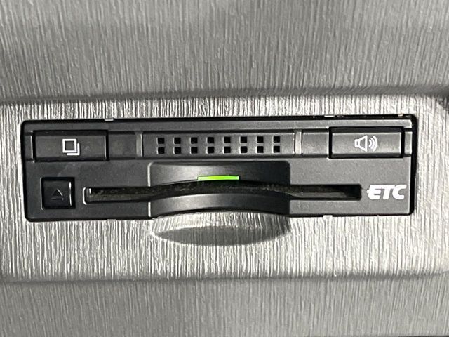 TOYOTA PRIUS Alpha 2012