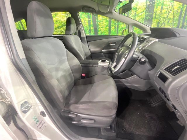 TOYOTA PRIUS Alpha 2012