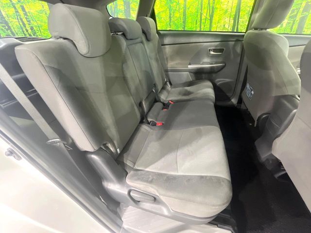 TOYOTA PRIUS Alpha 2012