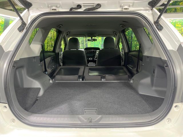 TOYOTA PRIUS Alpha 2012