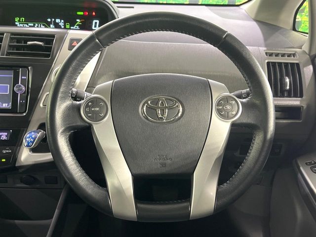 TOYOTA PRIUS Alpha 2012