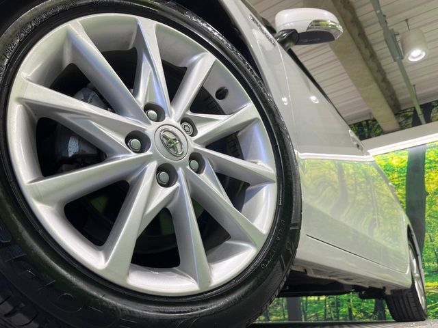 TOYOTA PRIUS Alpha 2012