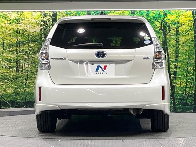 TOYOTA PRIUS Alpha 2012