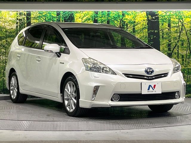TOYOTA PRIUS Alpha 2012