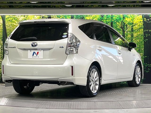 TOYOTA PRIUS Alpha 2012