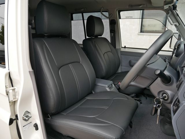 TOYOTA LANDCRUISER van 2015