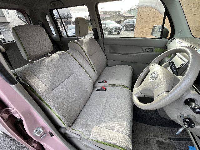 TOYOTA PIXIS SPACE 2016