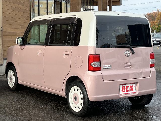 TOYOTA PIXIS SPACE 2016