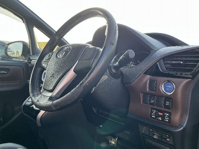 TOYOTA ESQUIRE HYBRID 2015