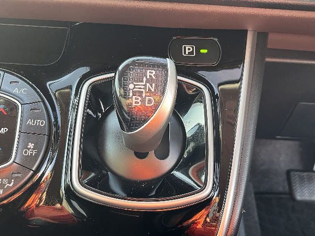 TOYOTA ESQUIRE HYBRID 2015