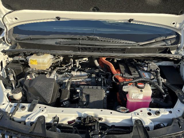 TOYOTA ESQUIRE HYBRID 2015