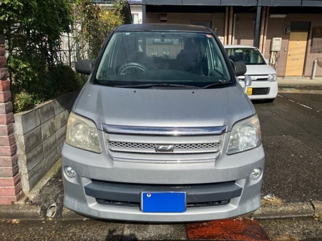 TOYOTA NOAH 2005