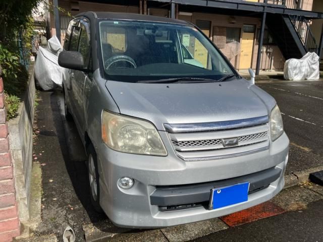 TOYOTA NOAH 2005
