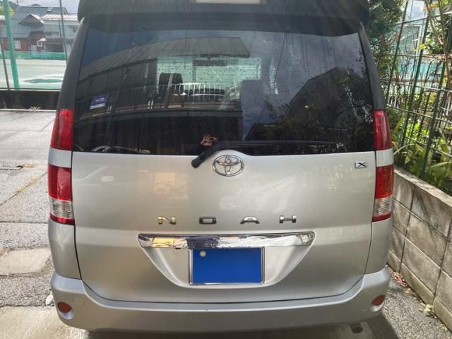 TOYOTA NOAH 2005