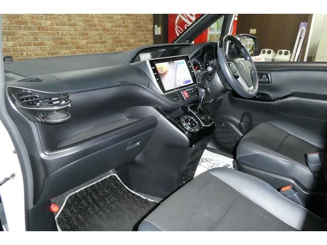 TOYOTA NOAH 4WD 2021