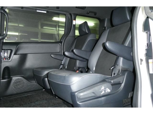 TOYOTA NOAH 4WD 2021