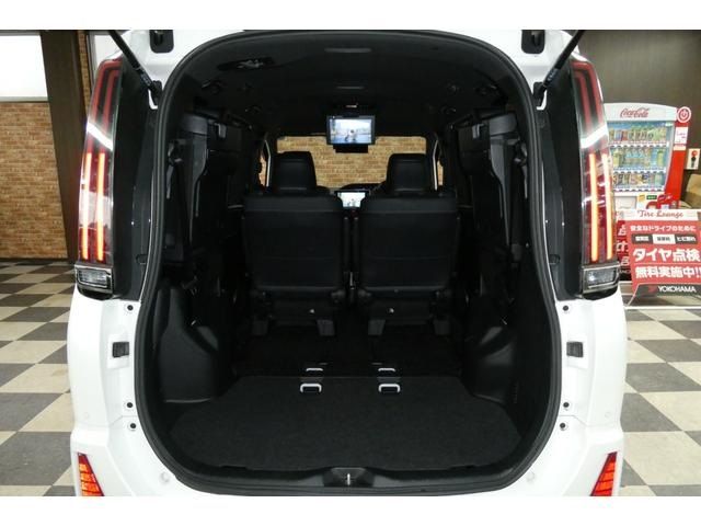 TOYOTA NOAH 4WD 2021