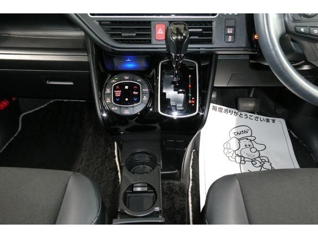 TOYOTA NOAH 4WD 2021