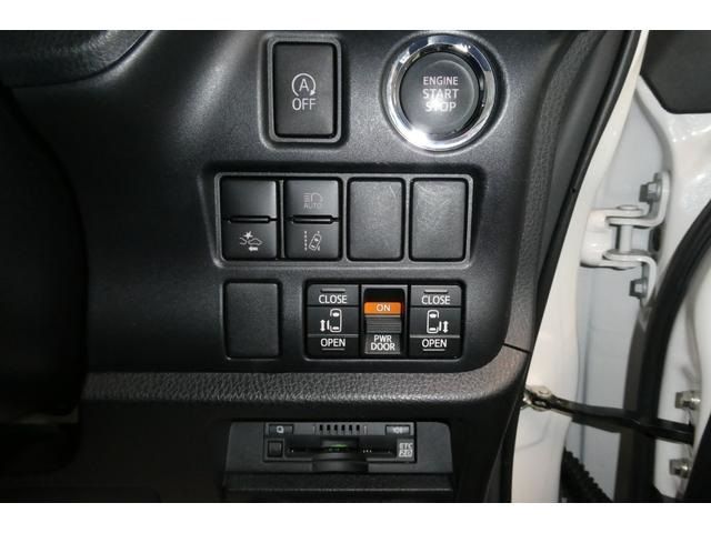 TOYOTA NOAH 4WD 2021