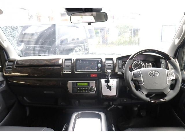 TOYOTA HIACE van 4WD 2024