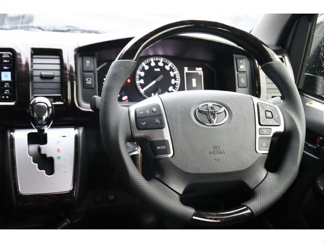 TOYOTA HIACE van 4WD 2024