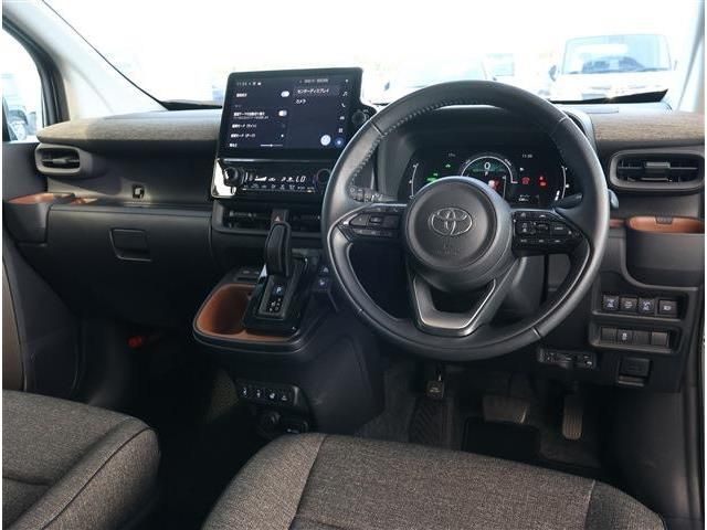 TOYOTA SIENTA HYBRID 2023