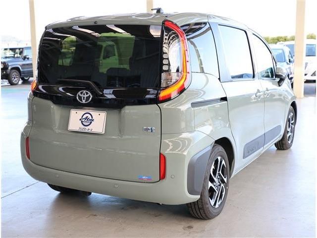 TOYOTA SIENTA HYBRID 2023