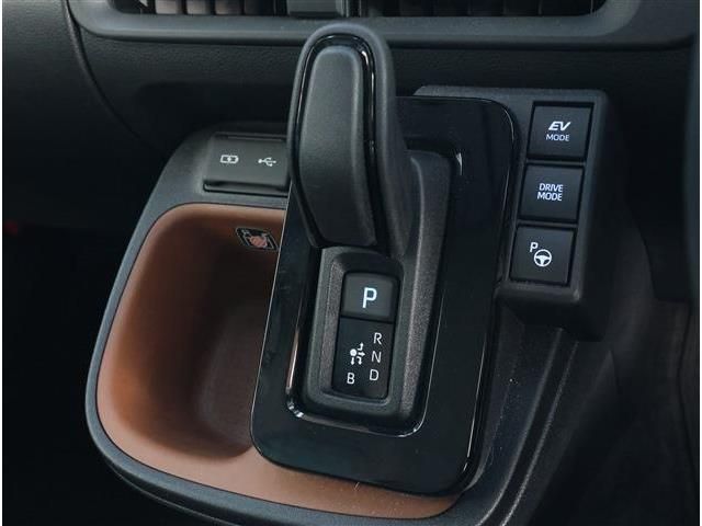 TOYOTA SIENTA HYBRID 2023