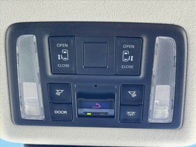 TOYOTA NOAH HYBRID 2022